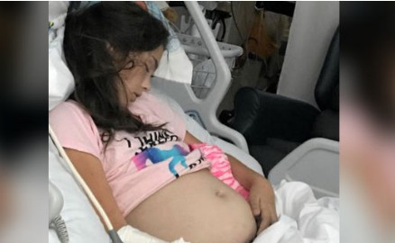Οι γιατροί είπαν στην μητέρα ότι η 11χρονη κόρη της είναι έγκυος - Δυστυχώς η αλήθεια ήταν πολύ χειρότερη… - Φωτογραφία 1