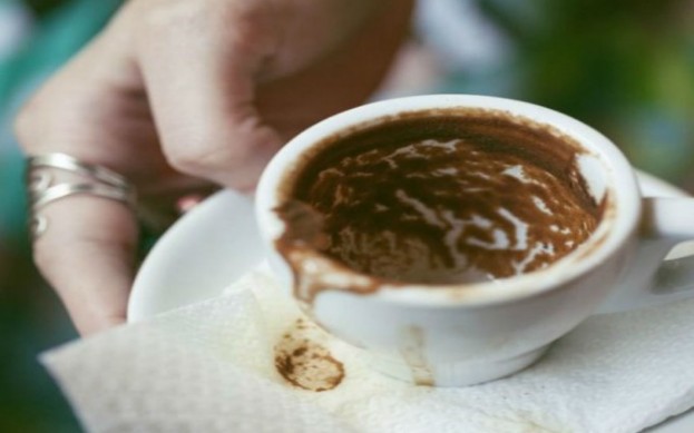Καφεμαντεία: Μάθε να διαβάζεις το φλιτζάνι και να λες τον καφέ μόνη σου - [Αναλυτικές οδηγίες] - Φωτογραφία 1