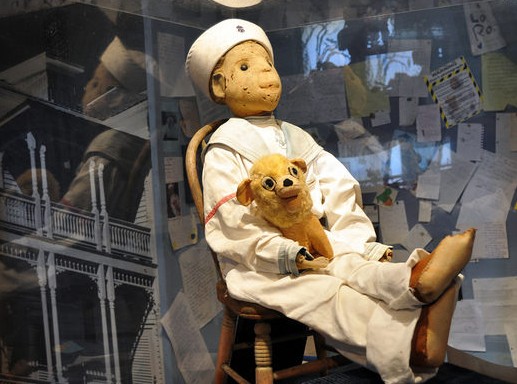 Robert the Doll: Αυτή είναι η πιο τρομακτική, κούκλα του κόσμου - Η μόνη επιβεβαιωμένα στοιχειωμένη κούκλα που υπάρχει [photos] - Φωτογραφία 1