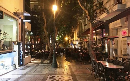 Παρατείνεται η μουσική στα μπαρ του Κολωνακίου μέχρι τις 12 το βράδυ - Τι λέει ο δήμος Αθηναίων - Φωτογραφία 1