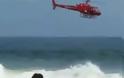 ΣΟΚ: Ελικόπτερο πέφτει σε απόσταση αναπνοής από παραλία γεμάτη κόσμο [video]
