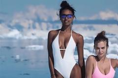 Jasmine Tooks - Josephine Skriver: Πόζαραν με μαγιό στην Ανταρκτική