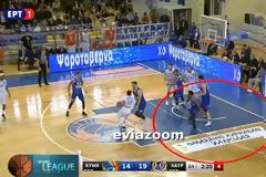 Θαλασσινό Καρναβάλι: Διαφημιστικά αυτοκόλλητα ακόμη και στο παρκέ του αγώνα Κύμη - Λαύριο (ΦΩΤΟ)