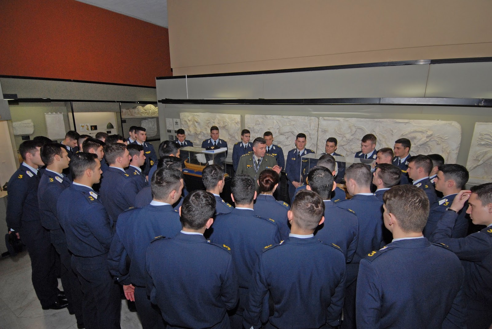 Eπίσκεψη Ικάρων ΙΙΙης τάξης στο Πολεμικό Μουσείο (4 ΦΩΤΟ) - Φωτογραφία 2
