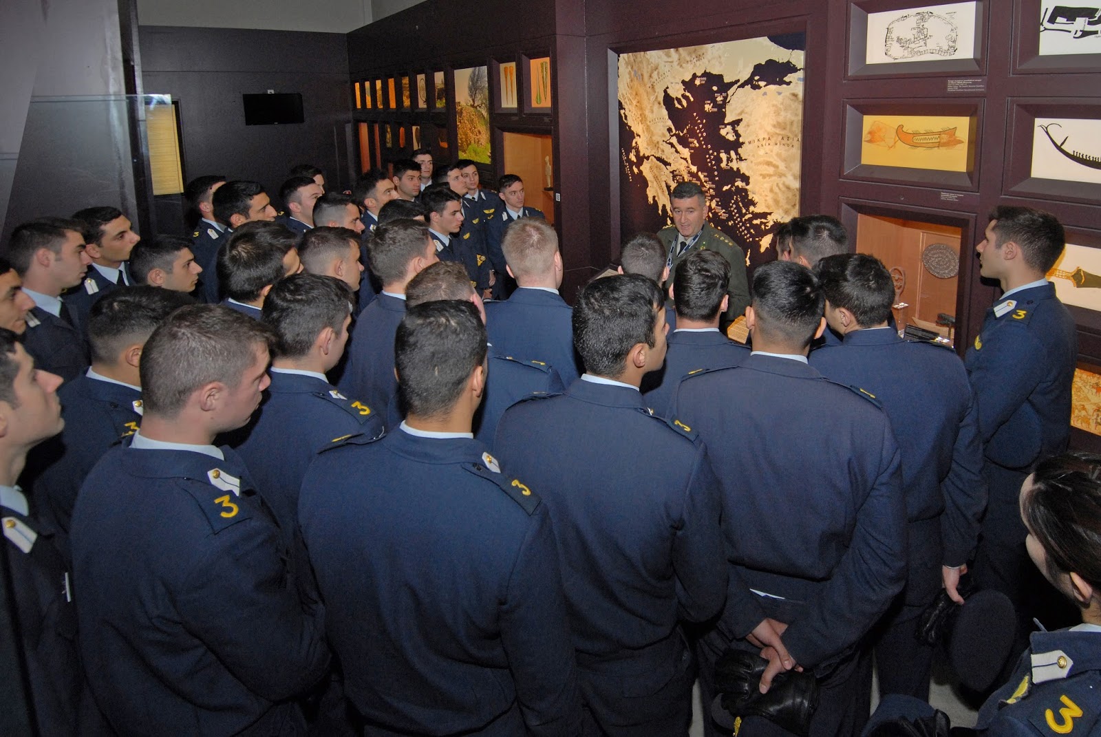 Eπίσκεψη Ικάρων ΙΙΙης τάξης στο Πολεμικό Μουσείο (4 ΦΩΤΟ) - Φωτογραφία 4