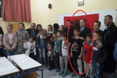 Μπλουζάκι με τον χάρτη της «Μεγάλης Αλβανίας» φορούσε μαθητής στα εγκαίνια αλβανικού σχολείου στην Κρήτη
