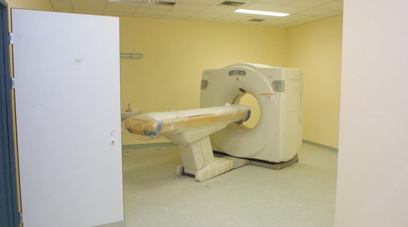 Επισκέπτης σε νοσοκομείο πέθανε όταν τον «ρούφηξε» ο μαγνητικός τομογράφος - Φωτογραφία 1