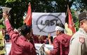 Ινδονησία: Αστυνομικοί ξύρισαν τα κεφάλια 12 τρανσέξουαλ και τις έντυσαν με αντρικά ρούχα