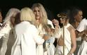 Kesha: Ξέσπασε σε δάκρυα στη σκηνή των βραβείων Grammy μετά την ερμηνεία της! - Φωτογραφία 1