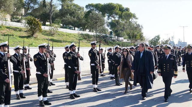 Επίσκεψη ΥΕΘΑ Πάνου Καμμένου στο Ναύσταθμο Σαλαμίνας - Φωτογραφία 2