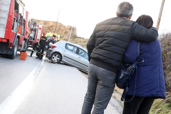 Πολύνεκρο τροχαίο στην Κρήτη: Δεν γνωρίζει ο πατέρας ότι έχασε σύζυγο και κόρη - Φωτογραφία 2