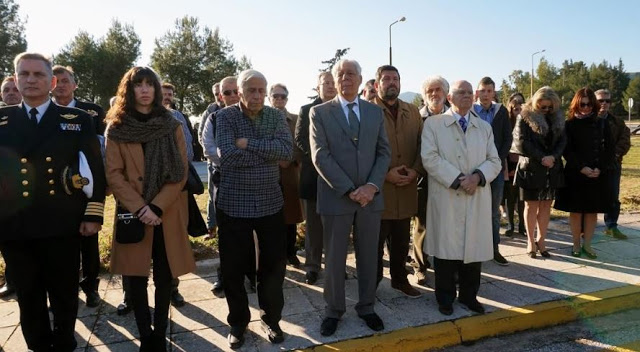 Η πολιτική και στρατιωτική ηγεσία του ΥΠΕΘΑ στο μνημόσυνο των ηρωικώς πεσόντων πληρωμάτων ελικοπτέρων του Πολεμικού Ναυτικού - Φωτογραφία 3