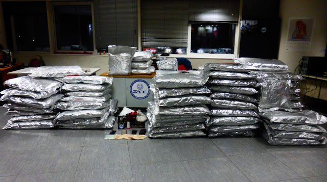 O Ρόκι του ΣΔΟΕ μύρισε 407 κιλά κάνναβης μέσα σε ρύζι σε αποθήκη στη Νέα Πέραμο (φωτογραφίες) - Φωτογραφία 4