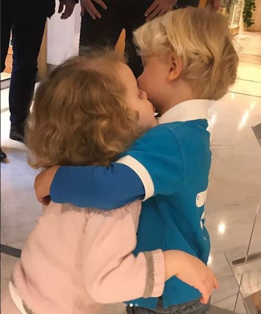 Τα 3χρονα πριγκιπόπουλα του Μονακό αγαπιούνται και δεν το κρύβουν - Φωτογραφία 5