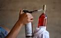 10 ασυνήθιστοι τρόποι για να ανοίξεις ένα μπουκάλι κρασί [Video]