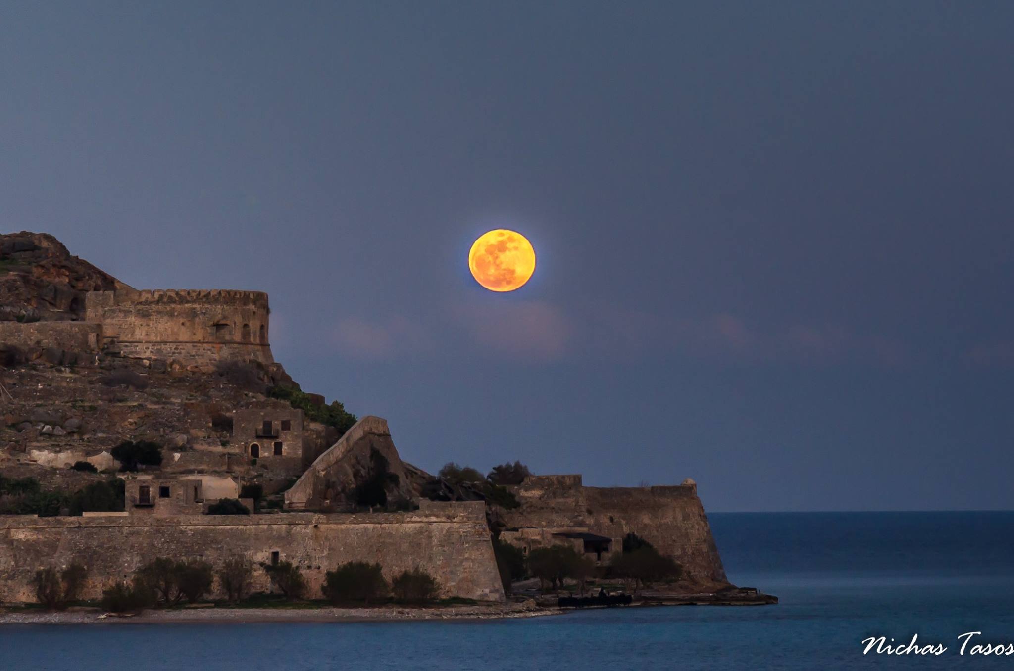 Κρητικοί φωτογραφίζουν το σούπερ φεγγάρι του Ιανουαρίου... - Φωτογραφία 5