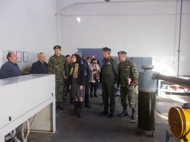 Επίσκεψη της Ειδικής Γραμματέα ΥΠΕΘΑ Καλλιόπης Παπαλεωνίδα στο εργοστάσιο 301ΕΒ - Φωτογραφία 4