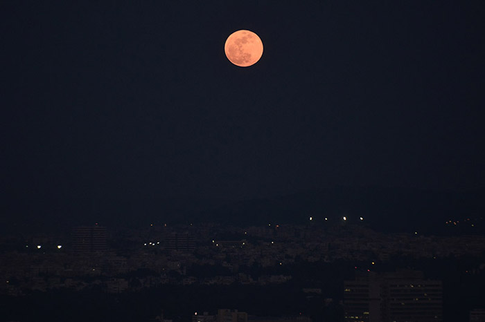 Σούπερ Μπλε «Ματωμένο» Φεγγάρι: Μαγικές εικόνες από όλο τον κόσμο - Φωτογραφία 7