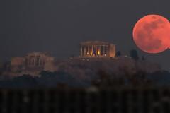 Σούπερ Μπλε «Ματωμένο» Φεγγάρι: Μαγικές εικόνες από όλο τον κόσμο