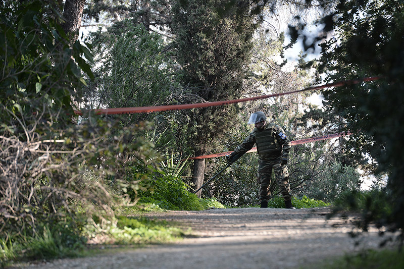 Φωτ Βρέθηκαν υπολείμματα βλήματος όλμου στον Λόφο του Φιλοπάππου ος - Φωτογραφία 4