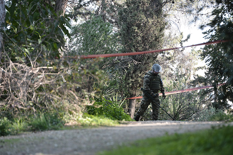 Φωτ Βρέθηκαν υπολείμματα βλήματος όλμου στον Λόφο του Φιλοπάππου ος - Φωτογραφία 5