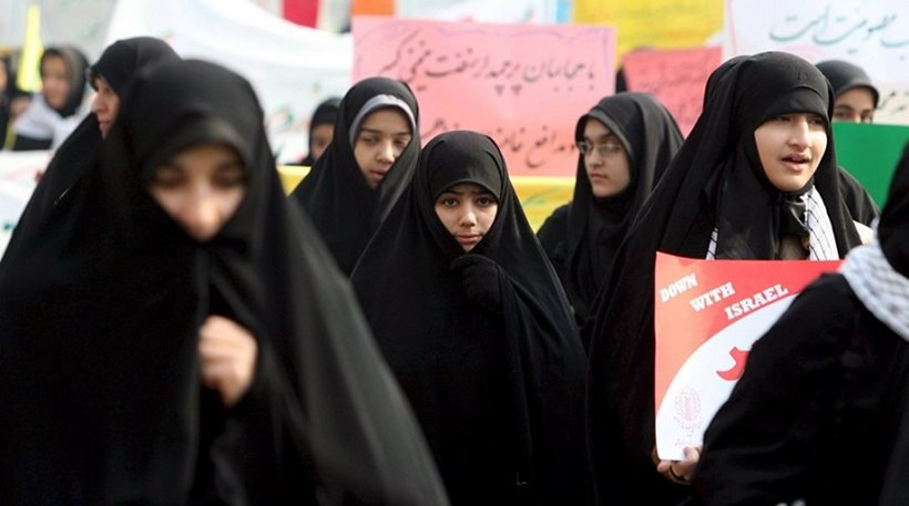 Ιράν: Συνελήφθησαν 29 γυναίκες επειδή έβγαλαν τη μαντίλα τους - Φωτογραφία 1