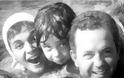 Δείτε τους μεγάλους Έλληνες σταρ με τα παιδιά τους – Μια σπάνια φωτογραφική Συλλογή... - Φωτογραφία 2
