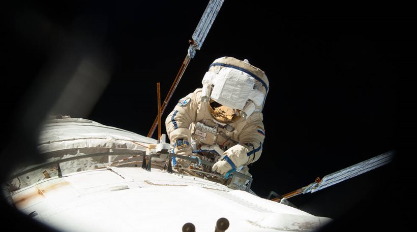 Πρώτος «περίπατος» στο Διάστημα για τους δύο Ρώσους κοσμοναύτες - Φωτογραφία 1