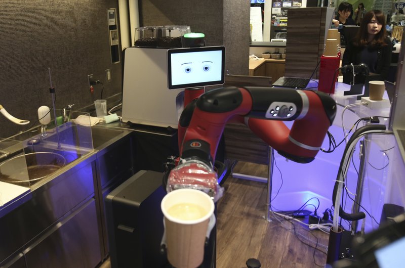 Η αυγή μίας νέας εποχής: Ρομπότ φτιάχνουν και σερβίρουν καφέ στο Τόκυο - Φωτογραφία 5