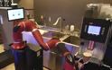 Η αυγή μίας νέας εποχής: Ρομπότ φτιάχνουν και σερβίρουν καφέ στο Τόκυο - Φωτογραφία 2