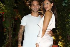 Παίκτες του βρετανικού ριάλιτι «Love Island» παντρεύτηκαν στη Μύκονο