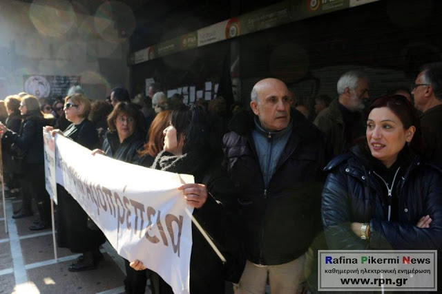 Φωτογραφίες και βίντεο της κινητοποίησης του Συλλόγου ΑΞ.Ι.Α έξω από το Υπουργείο Εργασίας - Φωτογραφία 41