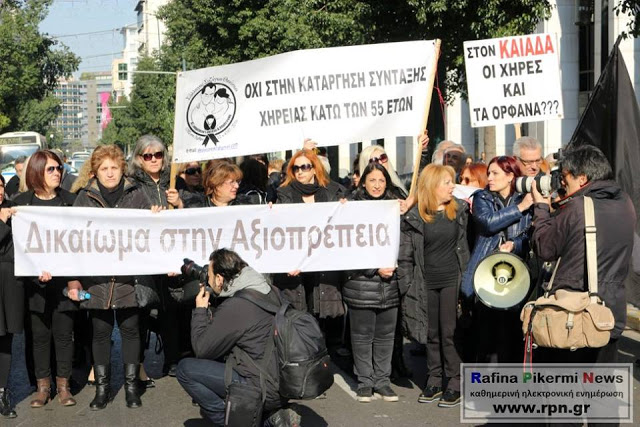 Φωτογραφίες και βίντεο της κινητοποίησης του Συλλόγου ΑΞ.Ι.Α έξω από το Υπουργείο Εργασίας - Φωτογραφία 8