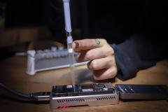 Επιστήμονες «διάβασαν» το ανθρώπινο γονιδίωμα χρησιμοποιώντας μια συσκευή τσέπης!