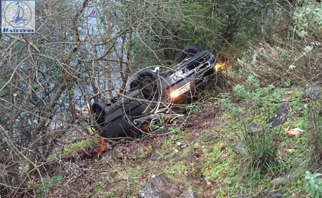 Τροχαίο στο 7ο χλμ Αμφιλοχίας Βόνιτσας – Αυτοκίνητο ΙΧΕ έπεσε σε γκρεμό - Φωτογραφία 1