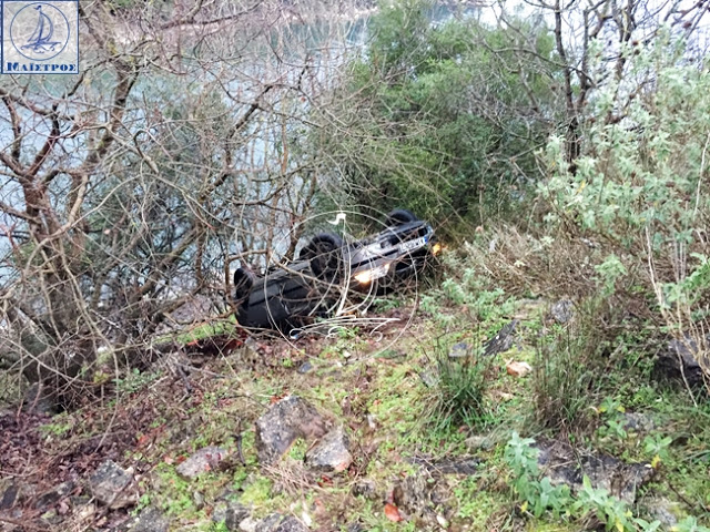 Τροχαίο στο 7ο χλμ Αμφιλοχίας Βόνιτσας – Αυτοκίνητο ΙΧΕ έπεσε σε γκρεμό - Φωτογραφία 3