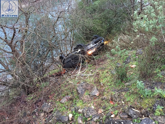 Τροχαίο στο 7ο χλμ Αμφιλοχίας Βόνιτσας – Αυτοκίνητο ΙΧΕ έπεσε σε γκρεμό - Φωτογραφία 4