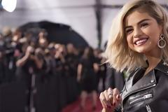 Ξανά στην κλινική η Selena Gomez - Δίνει μάχη με την κατάθλιψη  #grxpress #gossip #celebritiesnews