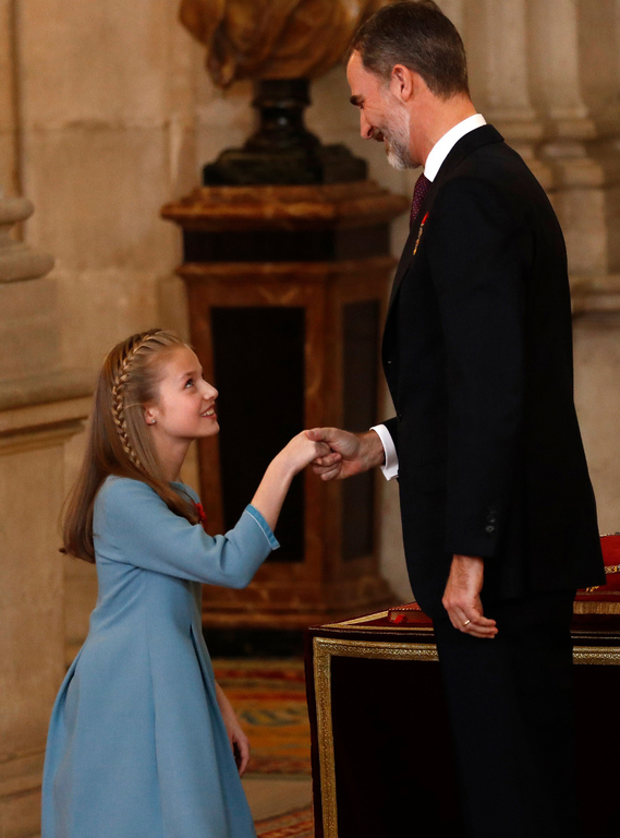 Ο βασιλιάς Φελίπε της Ισπανίας εξήγησε στην κόρη του πως θα γίνει βασίλισσα  #Radio #grxpress #gossip #celebritiesnews - Φωτογραφία 3
