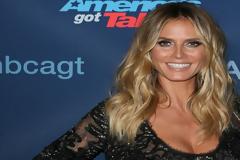 Η Heidi Klum «φυσάει» ακόμα και στα 44 της!