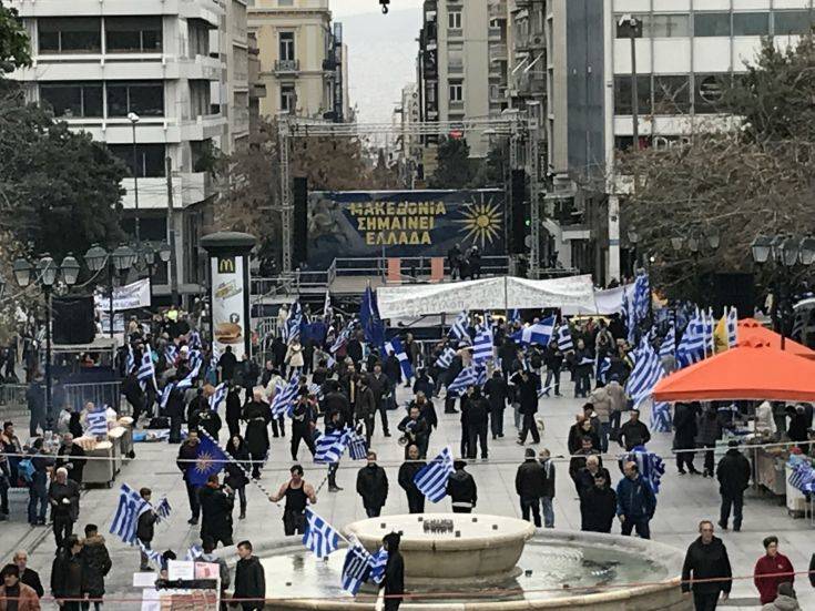 σ Αθήνα: Οι εικόνες που θα μείνουν στην Ιστορία – Οι Κολοκοτρώνηδες και ο λυράρης - Φωτογραφία 3