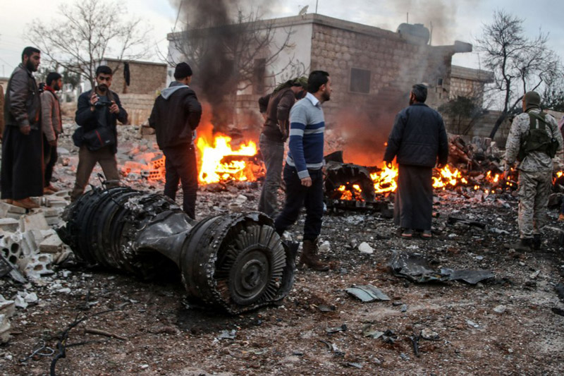 Ρωσικά βομβαρδιστικά χτυπούν τζιχαντιστές στην Ιντλίμπ της Συρίας - Φωτογραφία 5