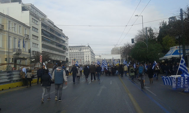 Το συλλαλητήριο για την ΜΑΚΕΔΟΝΙΑ στο Σύνταγμα μέσα από φωτογραφίες - Φωτογραφία 20