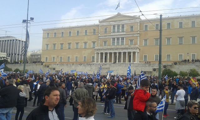 Το συλλαλητήριο για την ΜΑΚΕΔΟΝΙΑ στο Σύνταγμα μέσα από φωτογραφίες - Φωτογραφία 21