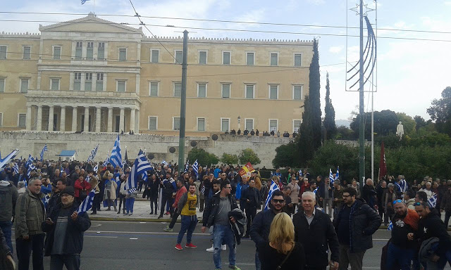 Το συλλαλητήριο για την ΜΑΚΕΔΟΝΙΑ στο Σύνταγμα μέσα από φωτογραφίες - Φωτογραφία 25