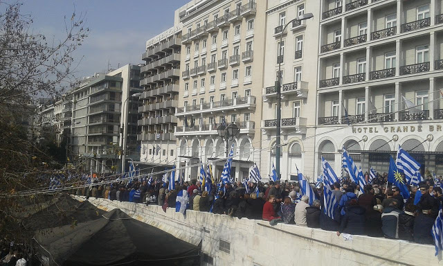 Το συλλαλητήριο για την ΜΑΚΕΔΟΝΙΑ στο Σύνταγμα μέσα από φωτογραφίες - Φωτογραφία 28