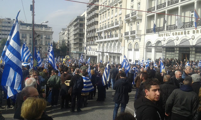 Το συλλαλητήριο για την ΜΑΚΕΔΟΝΙΑ στο Σύνταγμα μέσα από φωτογραφίες - Φωτογραφία 3