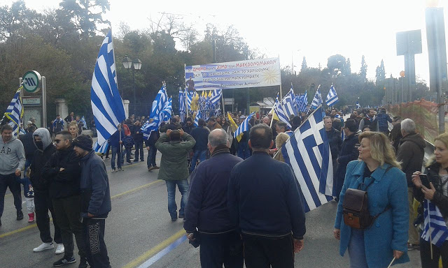 Το συλλαλητήριο για την ΜΑΚΕΔΟΝΙΑ στο Σύνταγμα μέσα από φωτογραφίες - Φωτογραφία 9