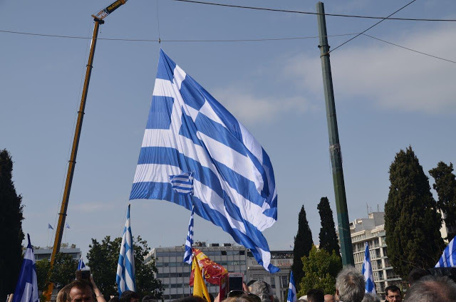 Συλλαλητήριο Αθήνα: Πλήθος κόσμου στο Σύνταγμα για την Μακεδονία (ΦΩΤΟ) - Φωτογραφία 28