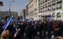 Συλλαλητήριο Αθήνα: Πλήθος κόσμου στο Σύνταγμα για την Μακεδονία (ΦΩΤΟ) - Φωτογραφία 11